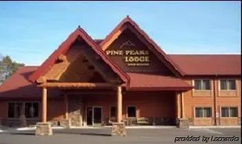 Pine Peaks Lodge & Suites